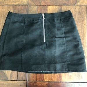 Black front zipper H&M mini skirt.